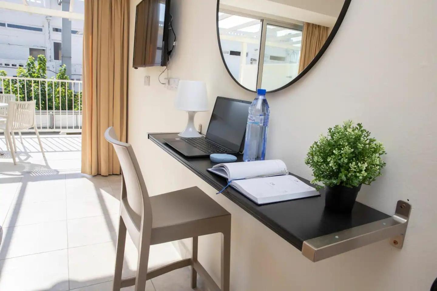 Harbour Lights Studio Apartments Paphos Ngoại thất bức ảnh