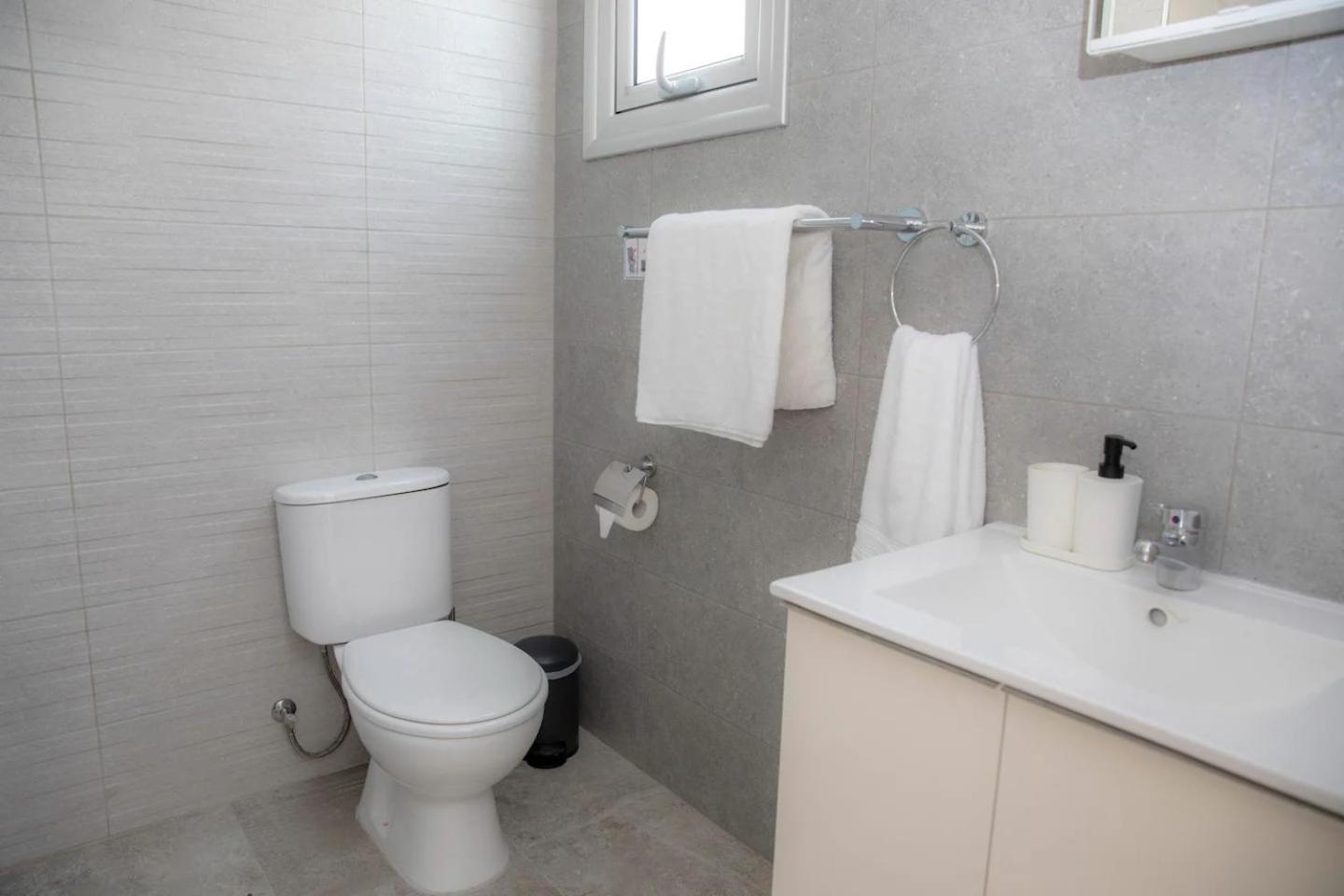 Harbour Lights Studio Apartments Paphos Ngoại thất bức ảnh