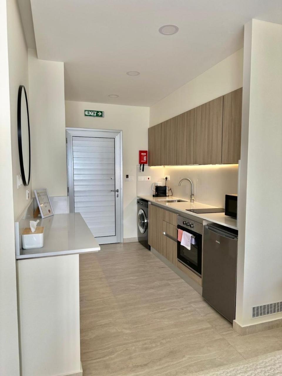 Harbour Lights Studio Apartments Paphos Ngoại thất bức ảnh