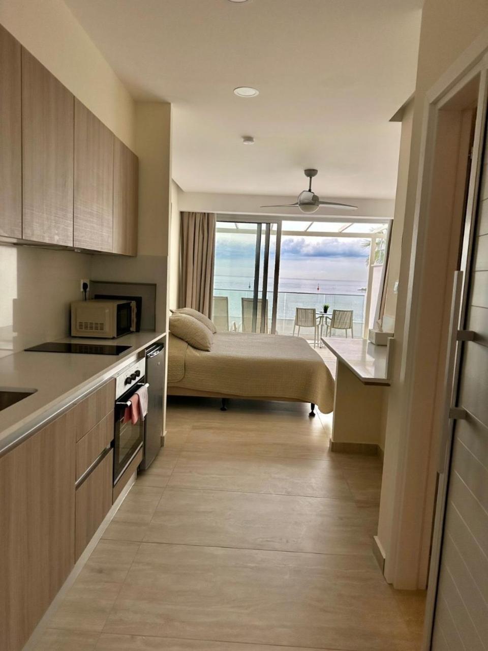 Harbour Lights Studio Apartments Paphos Ngoại thất bức ảnh