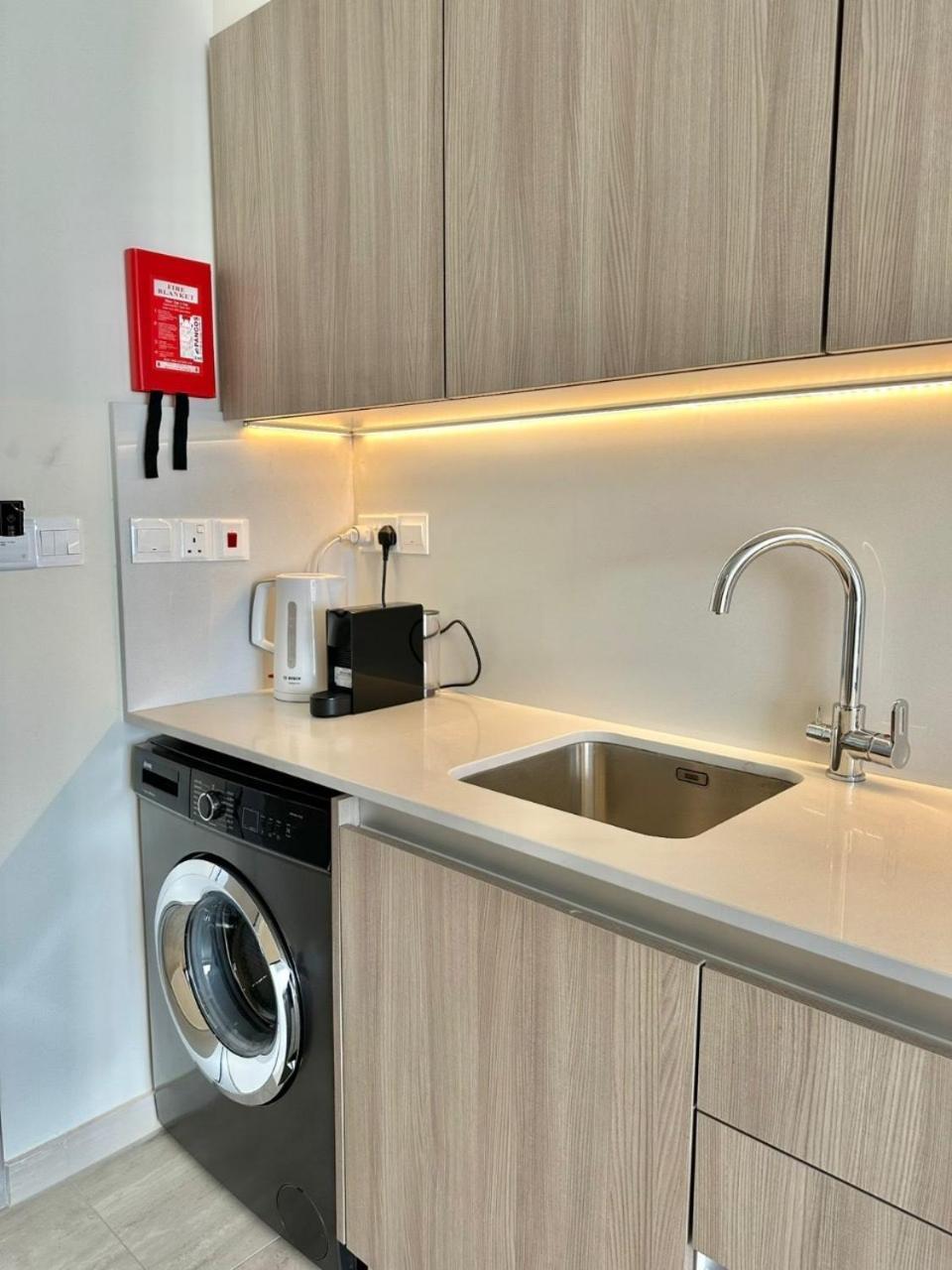 Harbour Lights Studio Apartments Paphos Ngoại thất bức ảnh