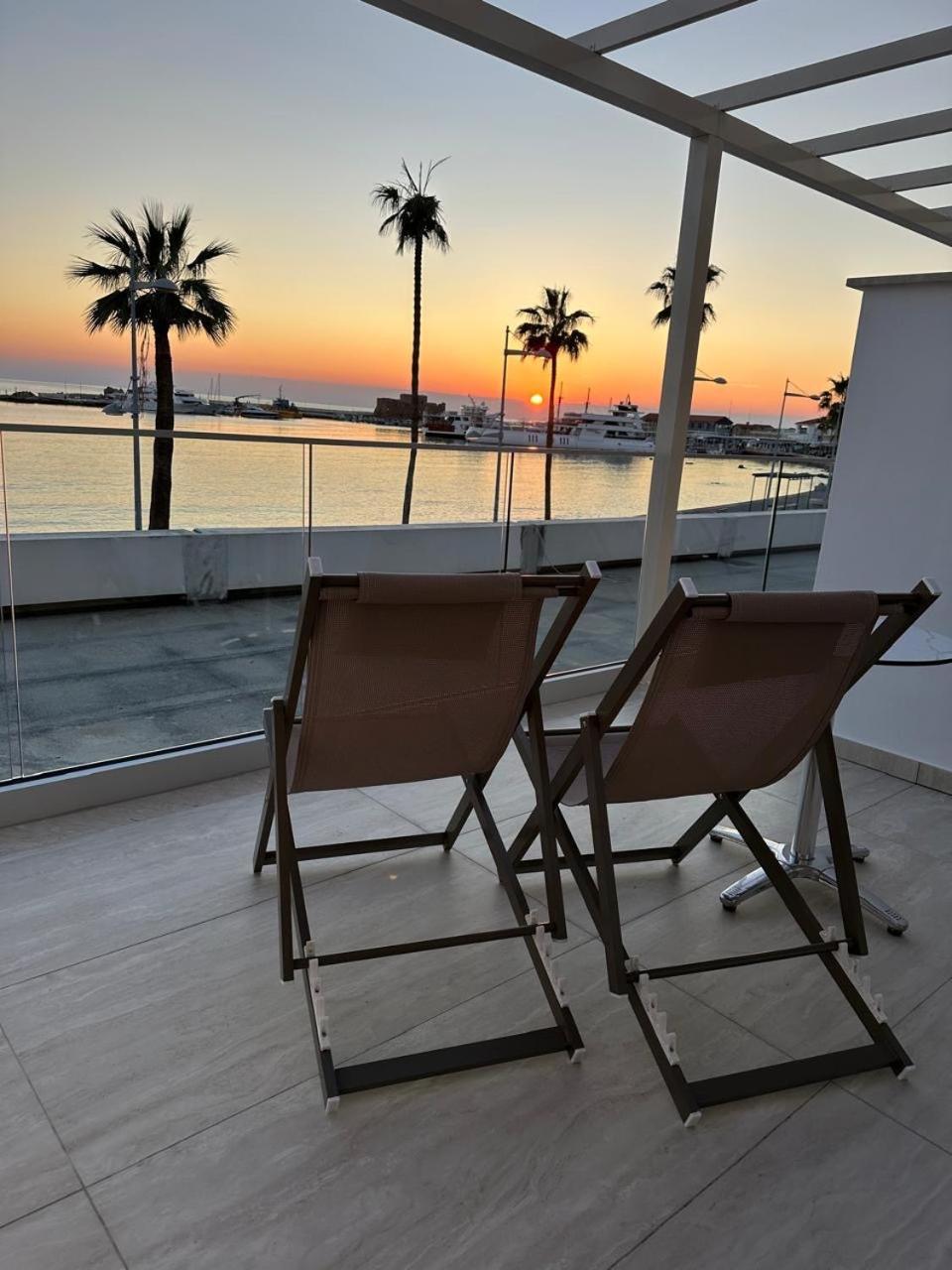 Harbour Lights Studio Apartments Paphos Ngoại thất bức ảnh