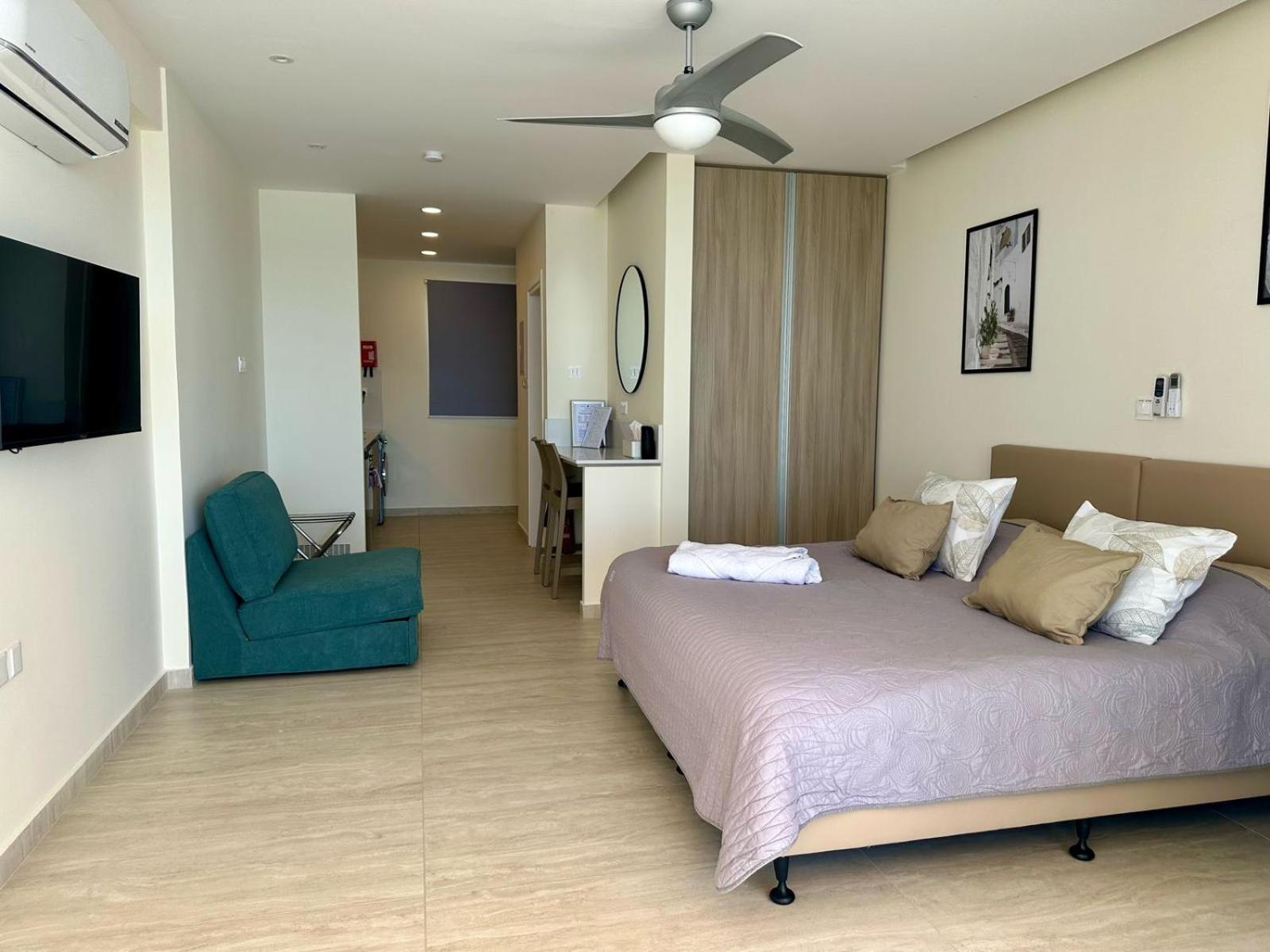 Harbour Lights Studio Apartments Paphos Ngoại thất bức ảnh