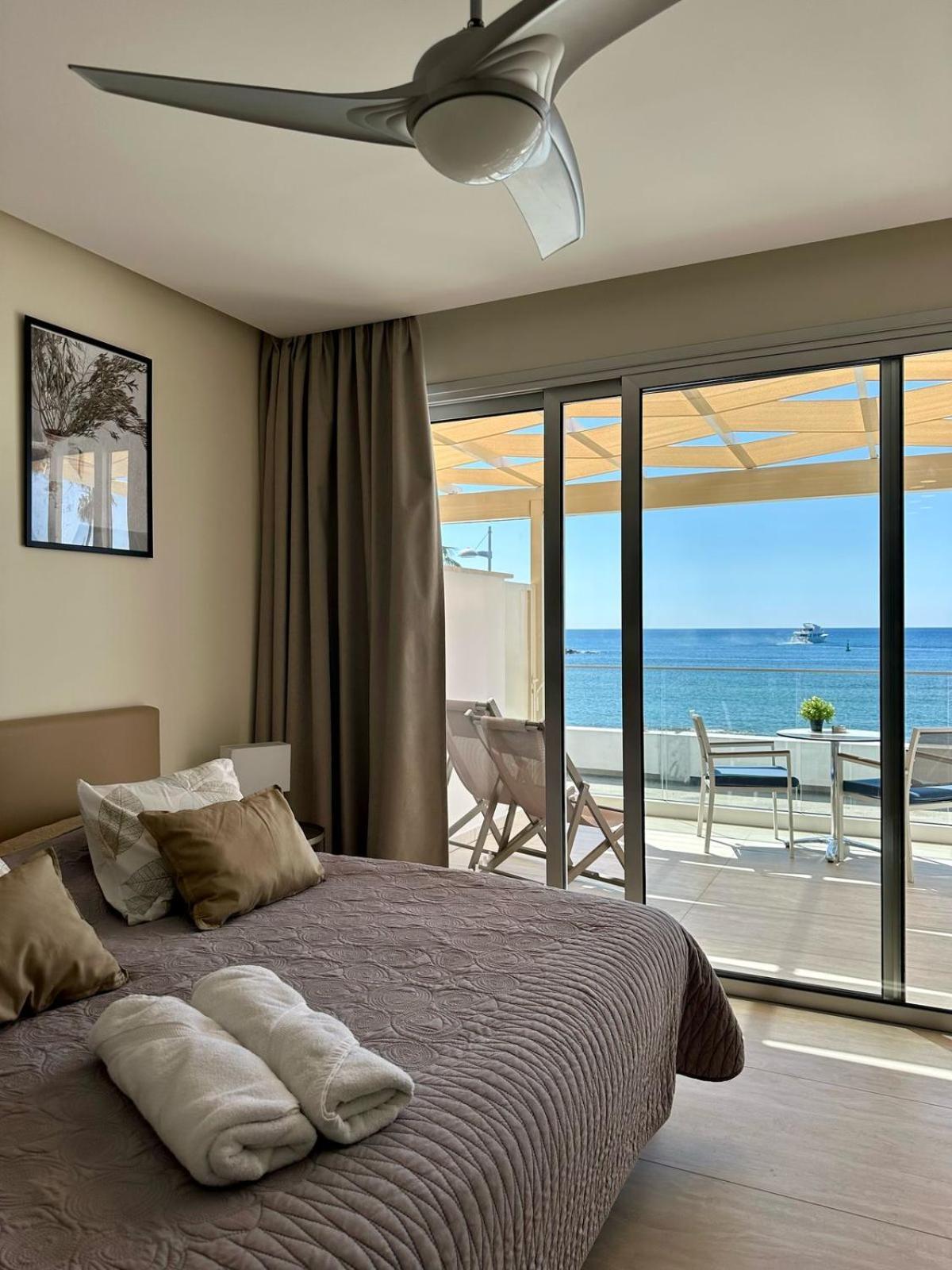 Harbour Lights Studio Apartments Paphos Ngoại thất bức ảnh