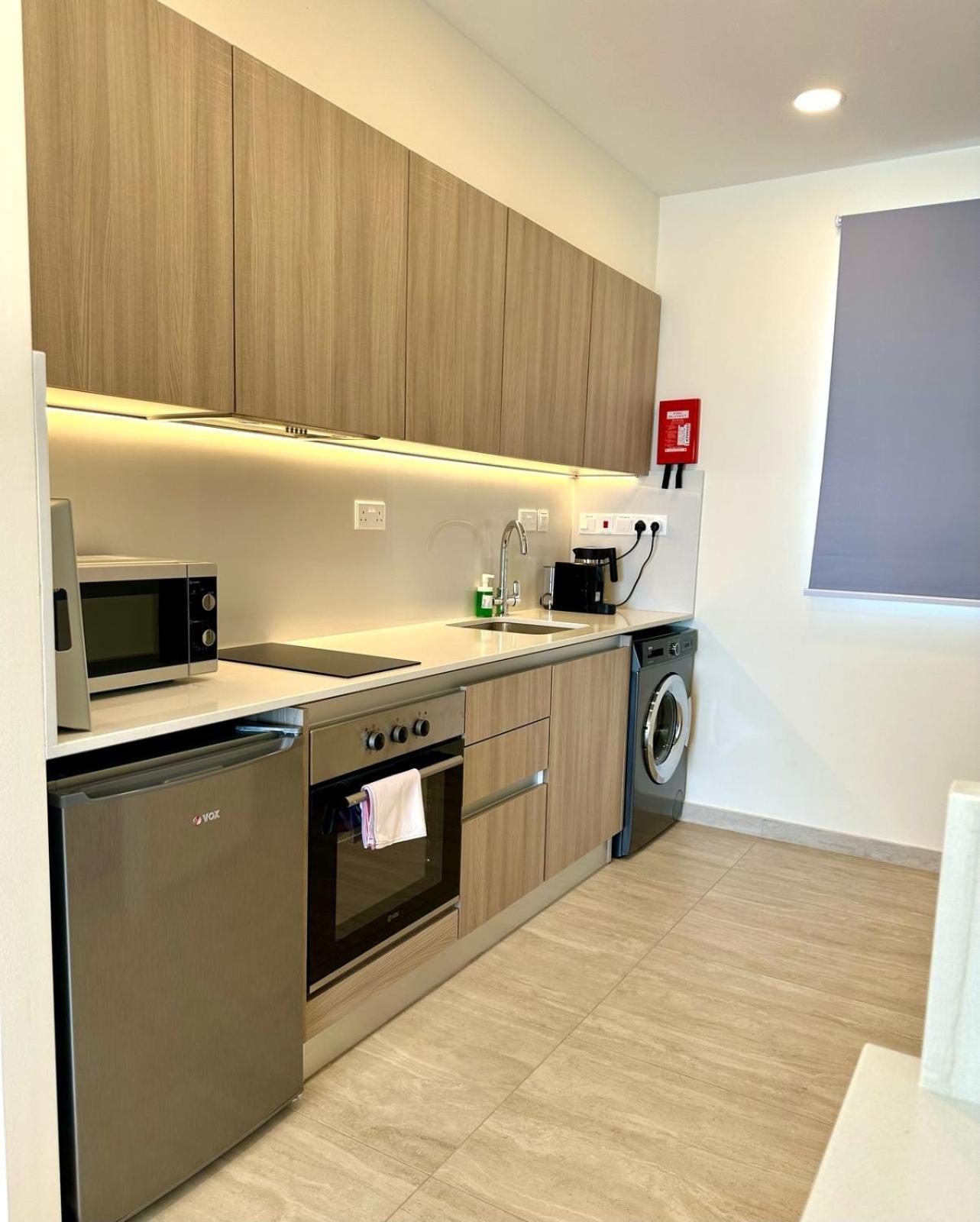 Harbour Lights Studio Apartments Paphos Ngoại thất bức ảnh