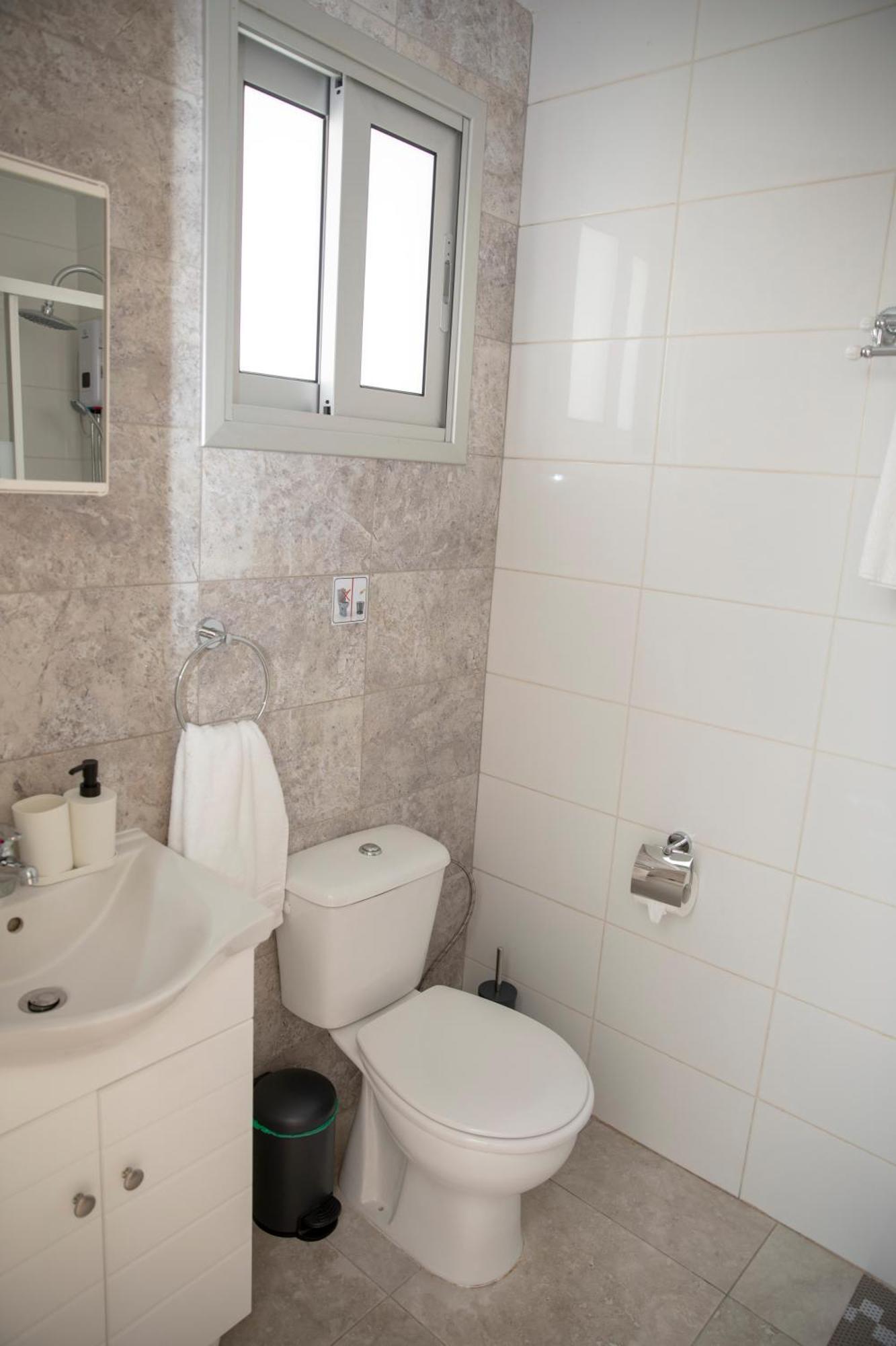 Harbour Lights Studio Apartments Paphos Ngoại thất bức ảnh